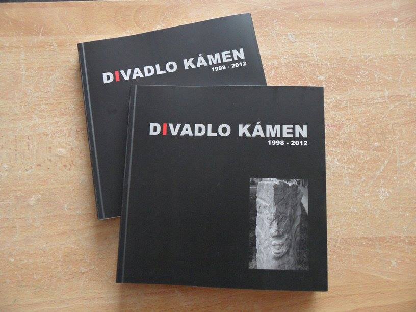 Divadlo Kámen vydalo knihu mapující svou vlastní existenci