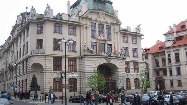 Praha zveřejnila zájemce o posty ředitelů divadel