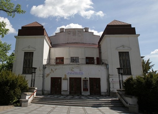 V opraveném kladenském divadle vznikne až 60 pracovních míst