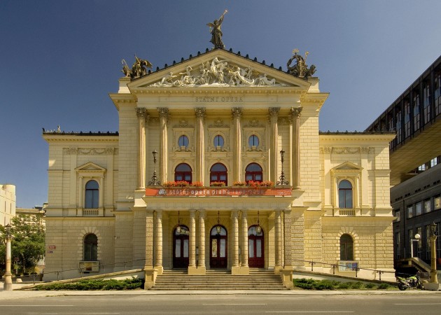 Vedení Národního divadla jedná o pronájmu divadla v Karlíně pro operu a balet