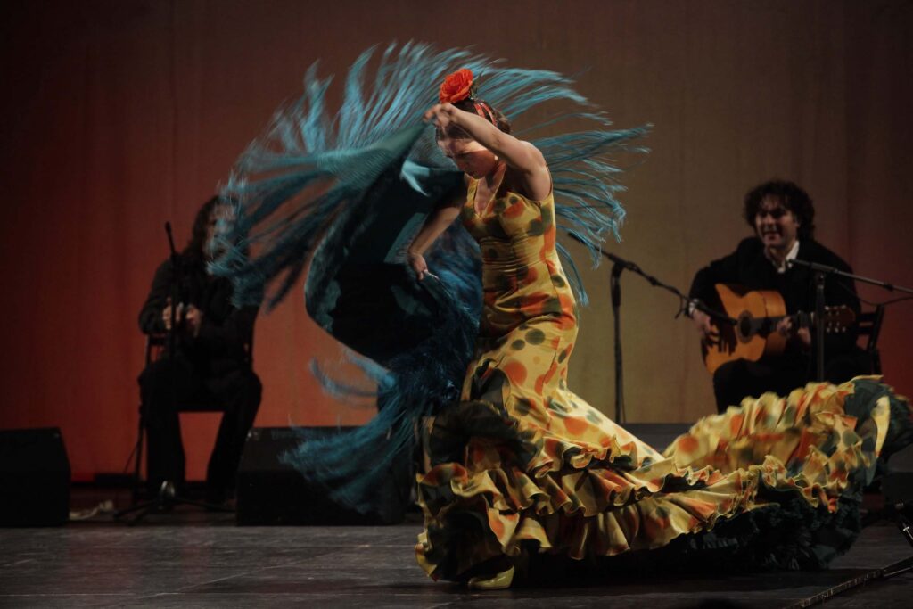 Unikátní hudebně-taneční představení Ana & Sara / Vypravěčka ve znamení flamenka a kathaku na scéně Divadla Ponec