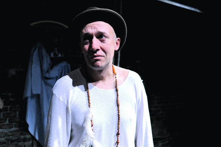 Podzemí Švandova divadla začaruje Bondyho Šaman