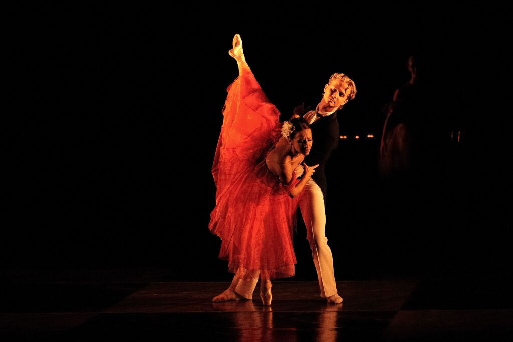 Tchajwanský choreograf, francouzská love story a italská hudba Giuseppe Verdiho – to vše je Dáma s kaméliemi