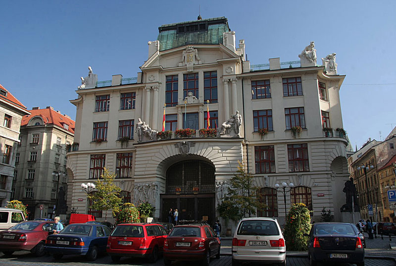 Praha vyhlásí konkurzy na ředitele dvou divadel a šéfa symfoniků