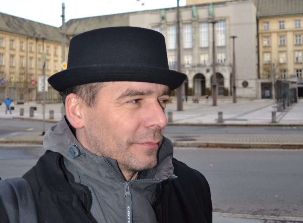 Vznešená vyrovnanost a všestrannost režiséra Petera Gábora