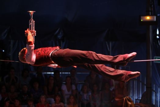 Plzeň – Evropské hlavní město kultury 2015 začne přesně za rok: adrenalinovým kouskem švýcarského provazochodce a zvukem nových zvonů