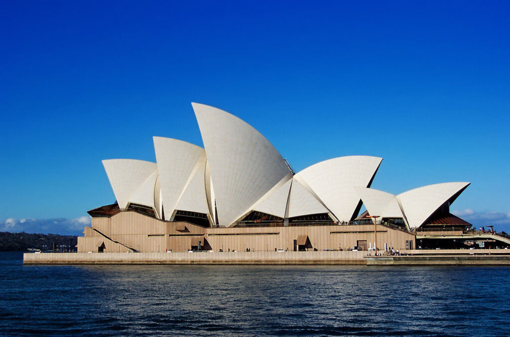 Opera v Sydney prodává dlaždice ze střechy na internetu