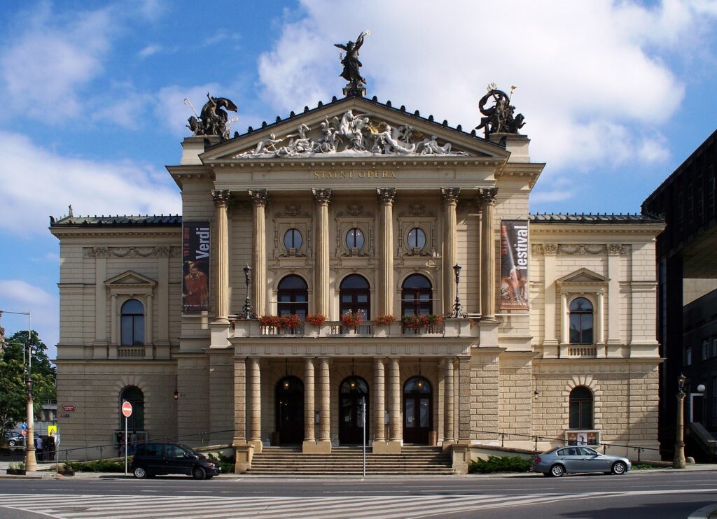 Státní operu Praha opraví za 857,6 milionu firma Hochtief CZ