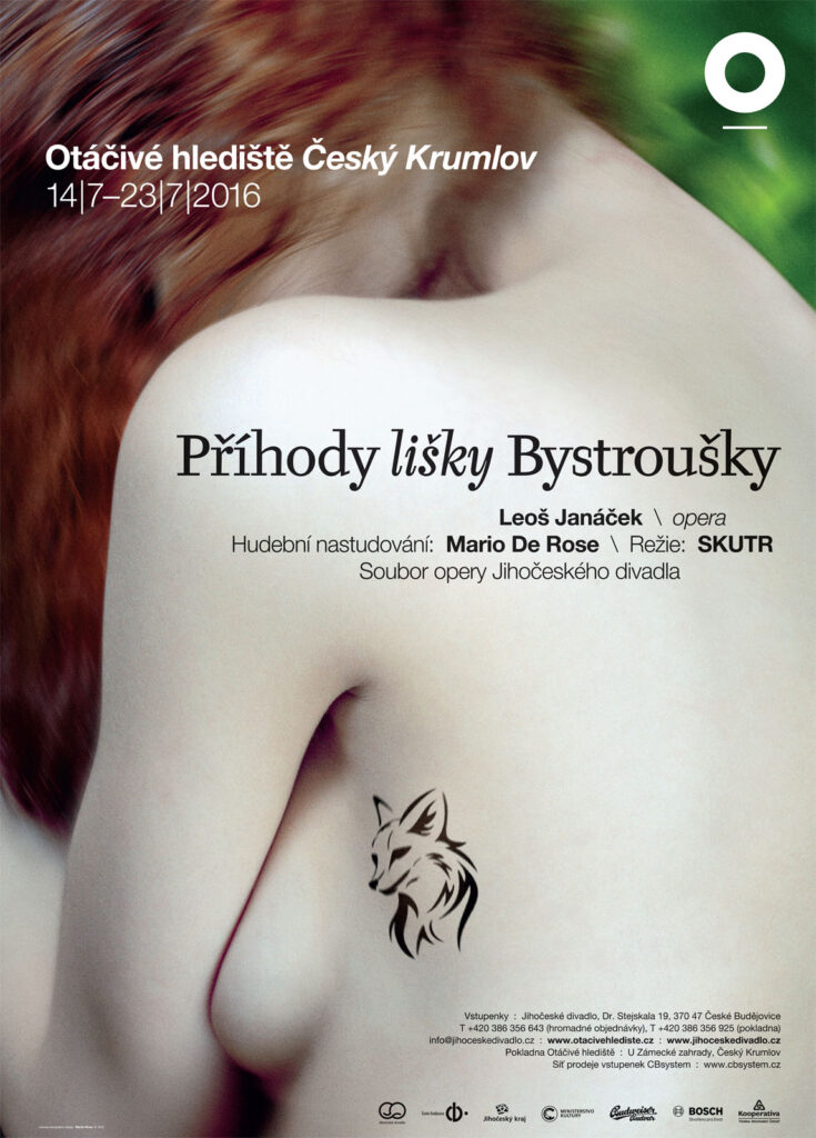 Příhody lišky Bystroušky před Otáčivým hledištěm v Českém Krumlově