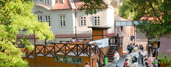 Letní scéna pražského Divadla Ungelt letos nabídne 54 večerů