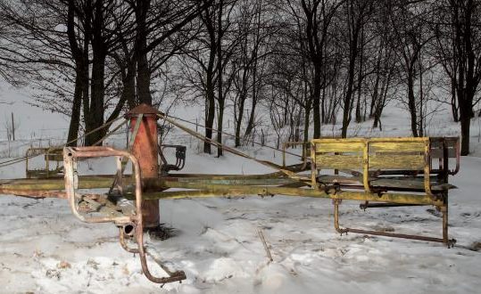 Komorní scéna Aréna se v inscenaci Chacharije obrací k historii svého mateřského města