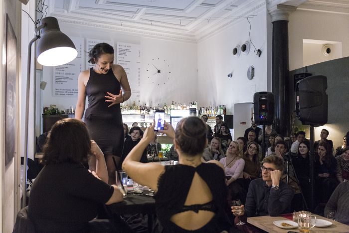 Absolventské představení studentů DAMU Láska, sex a trápení se uskuteční v KAFE DAMU
