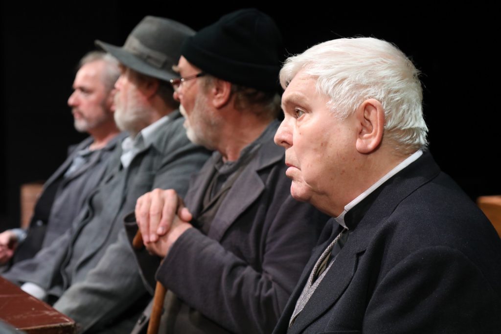 Dramatizace románu Rok na vsi v Národním divadle moravskoslezském je o každém z nás