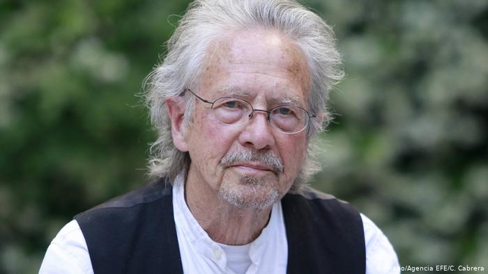 Rakouský spisovatel, básník a dramatik Peter Handke získal Nobelovu cenu za literaturu