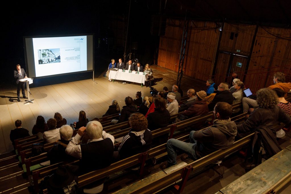 Stavba nové budovy pro Jihočeské divadlo a Jihočeskou filharmonii by měla stát 2,4 miliardy korun