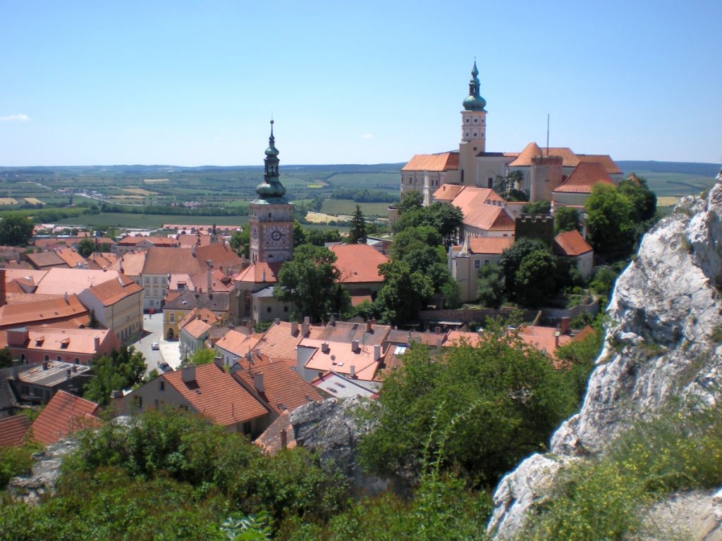 Letní teatrologické sympozium a Divadelní festival Mikulov