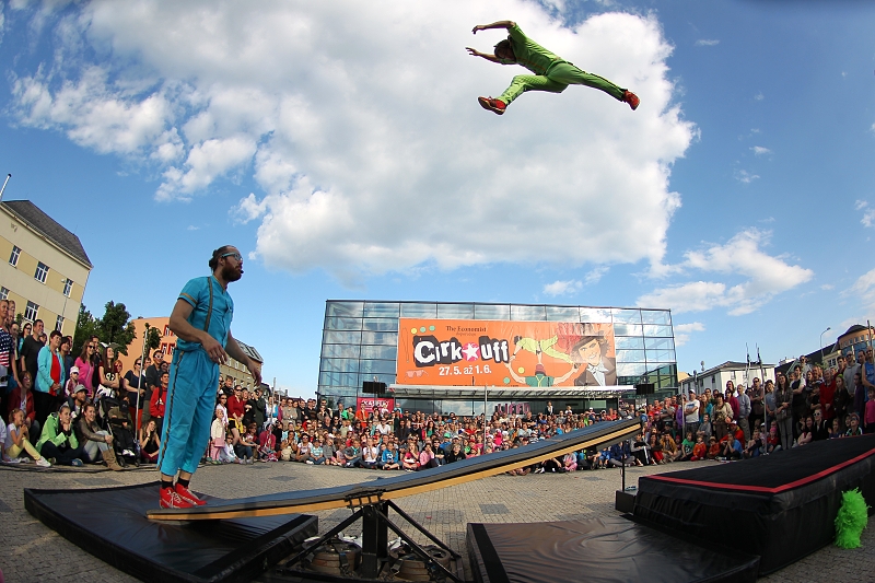 Cirkusový festival v Trutnově: živelná akrobacie, africké umění a adrenalin