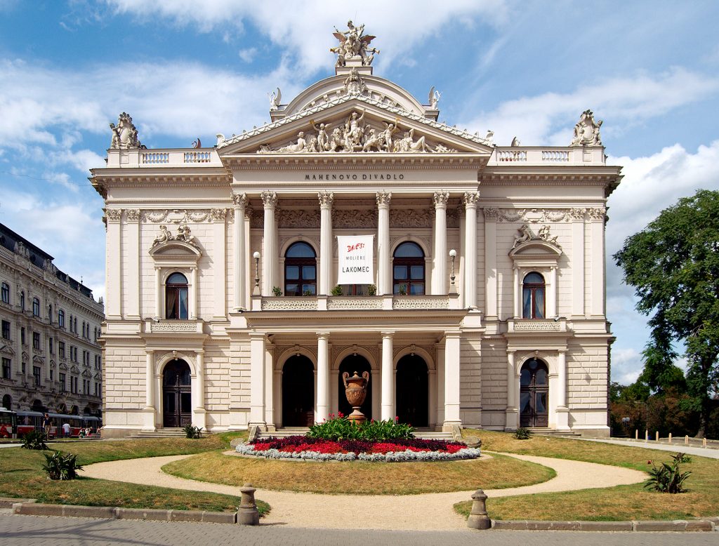 Pololetní tržby Národního divadla Brno klesly o víc než polovinu