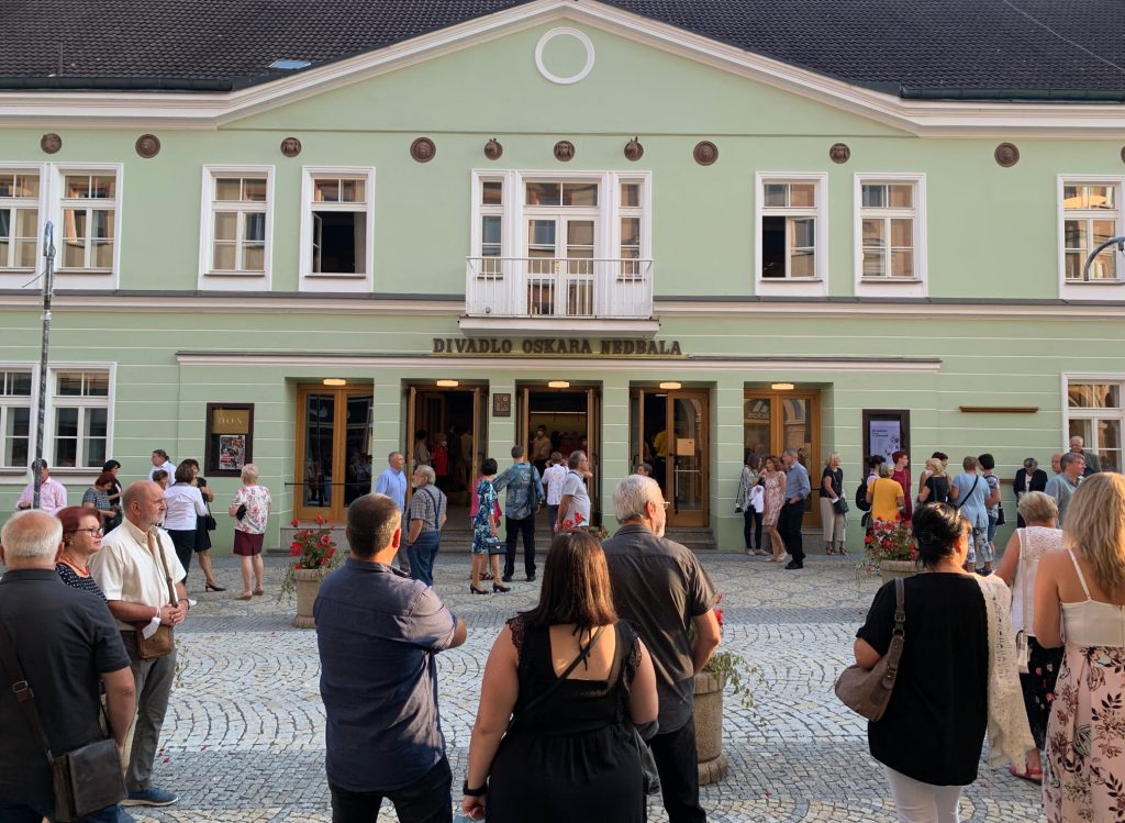 Divadlo Oskara Nedbala v Táboře zahájilo sezonu, zájem předplatitelů je nižší