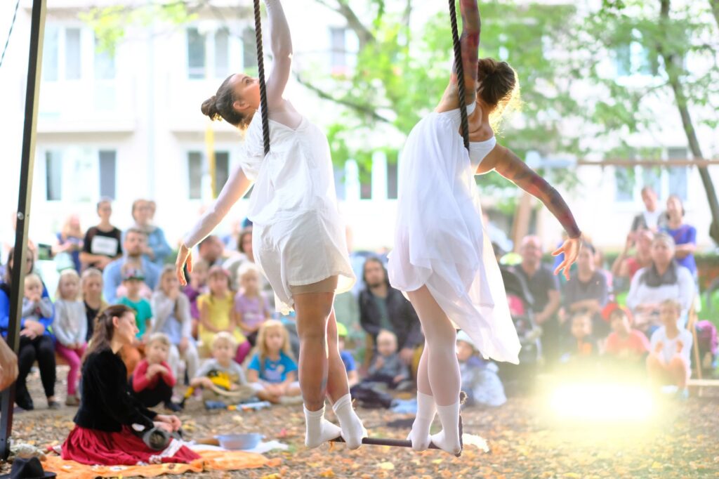 Rodinný festival Letopruhy zve na divadlo, koncerty i současný cirkus do jižních Čech