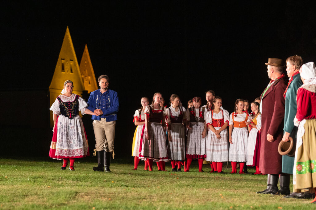 Jihočeské divadlo končí sezónu v Českých Budějovicích a připravuje se na svou letní sezónu nejen před Otáčivým hledištěm v Českém Krumlově