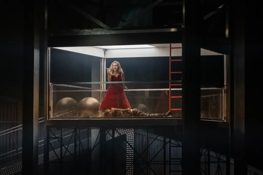 Šostakovičova Lady Macbeth Mcenského újezdu ve Státní opeře prověřuje meze lidské svobody