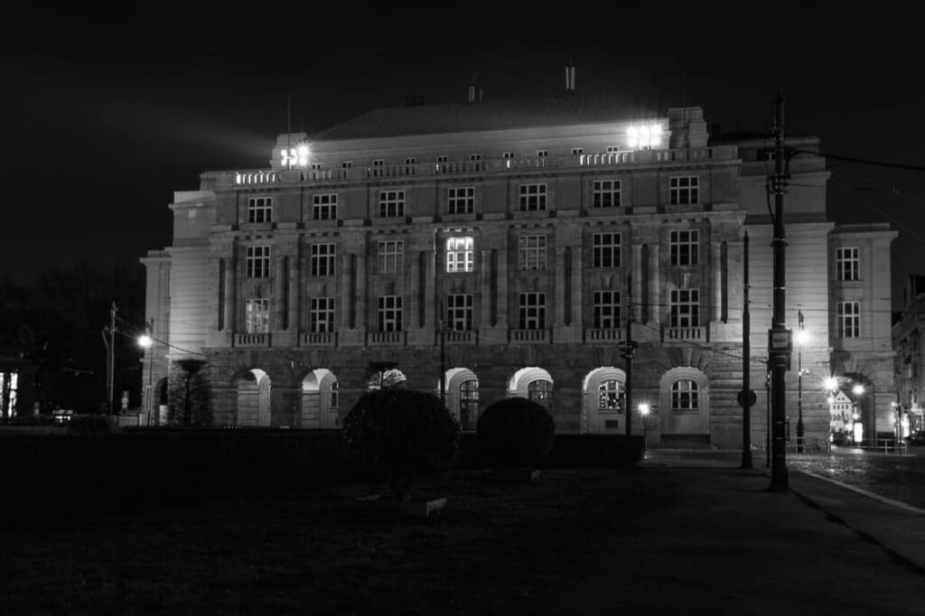 Vyjádření IDU k tragickým událostem na FF UK