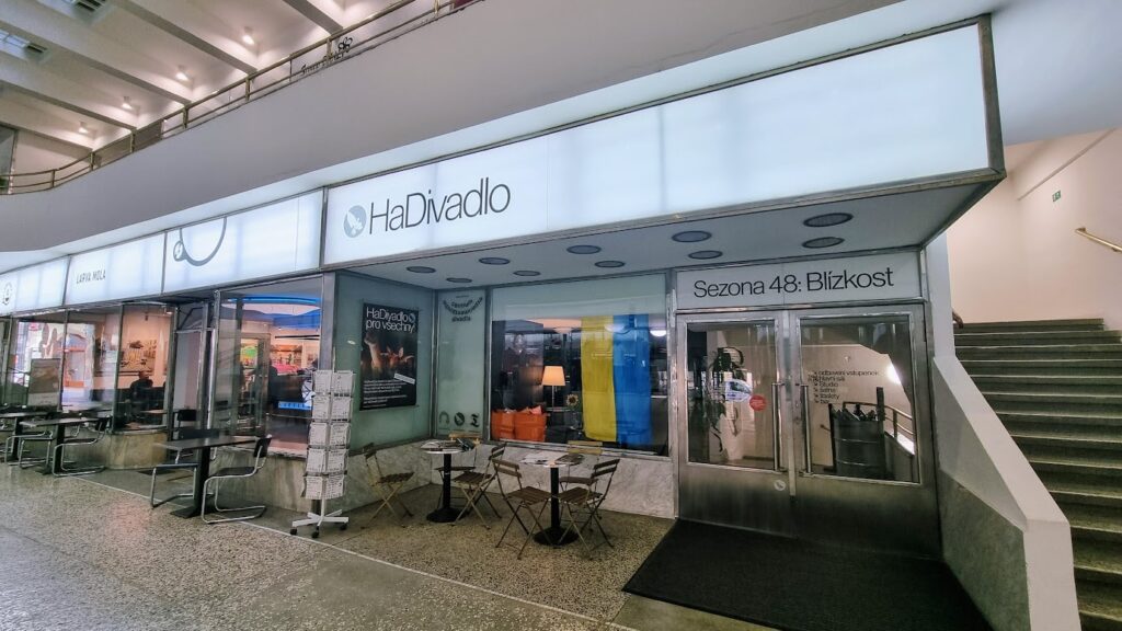 Brněnské HaDivadlo sousedskou sešlostí oslavilo 20 let v pasáži Alfa