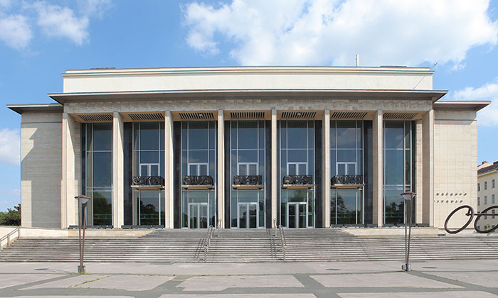 Baletní škola není pro Národní divadlo Brno prioritou a vzdělávací činnost bude pokračovat i bez vzniku edukačního centra, řekl náměstek primátorky Robert Kerndl