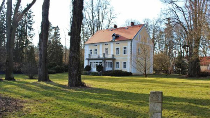 Nová výstava v Čapkově památníku připomene 100 let od vydání Krakatitu