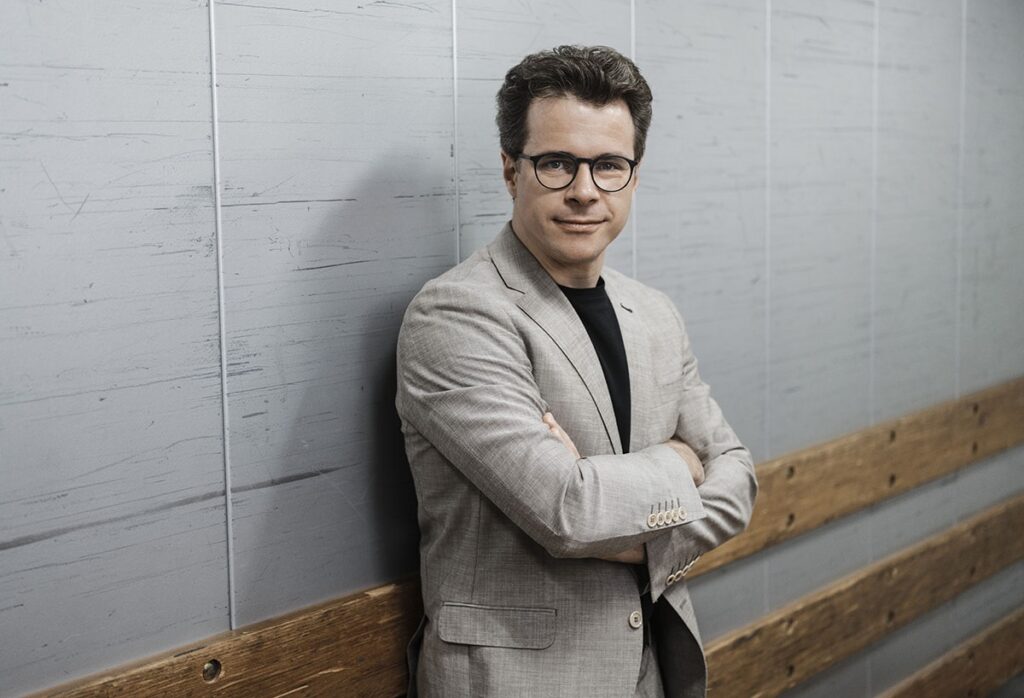 Jakub Hrůša v srpnu ovládne s českou hudbou prestižní festivaly v Edinburku a BBC Proms v Londýně