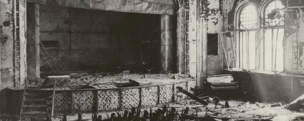 Vlastivědné muzeum v Šumperku otevřelo výstavu připomínající třicáté výročí požáru budovy šumperského divadla