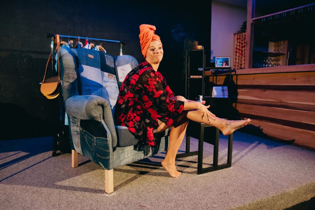 Horácké divadlo Jihlava uvede v prostoru Divadelního klubu premiéru „one woman show“ Nasraná máma