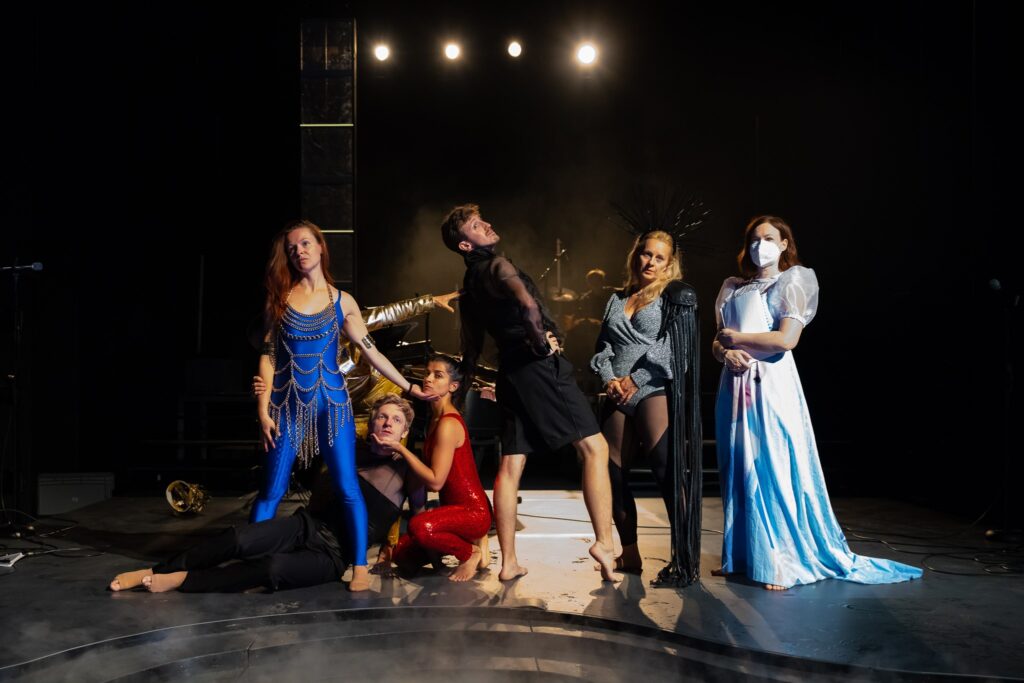 Činohra Národního divadla Brno zahajuje novou sezónu inscenací Like Lovers Do (Paměti Medúzy)