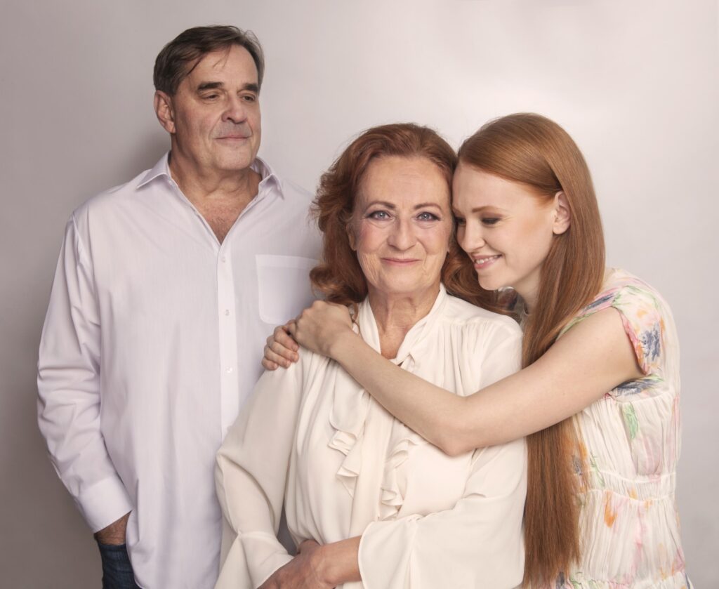 Divadlo Lucie Bílé oslaví premiérou inscenace Cena za něžnost narozeniny Simony Stašové