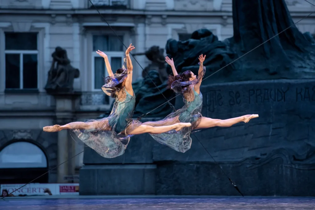 Na zámku Veltrusy se uskuteční open-air baletní představení Vltava slavná & splavná v choreografii Jiřího Bubeníčka