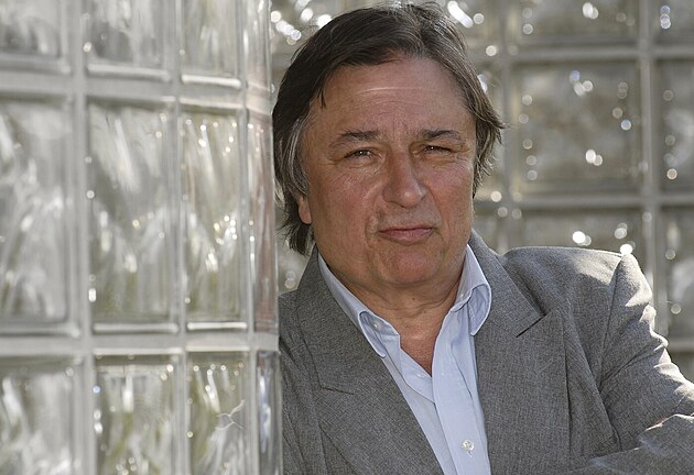 Zemřel zpěvák Karel Bláha