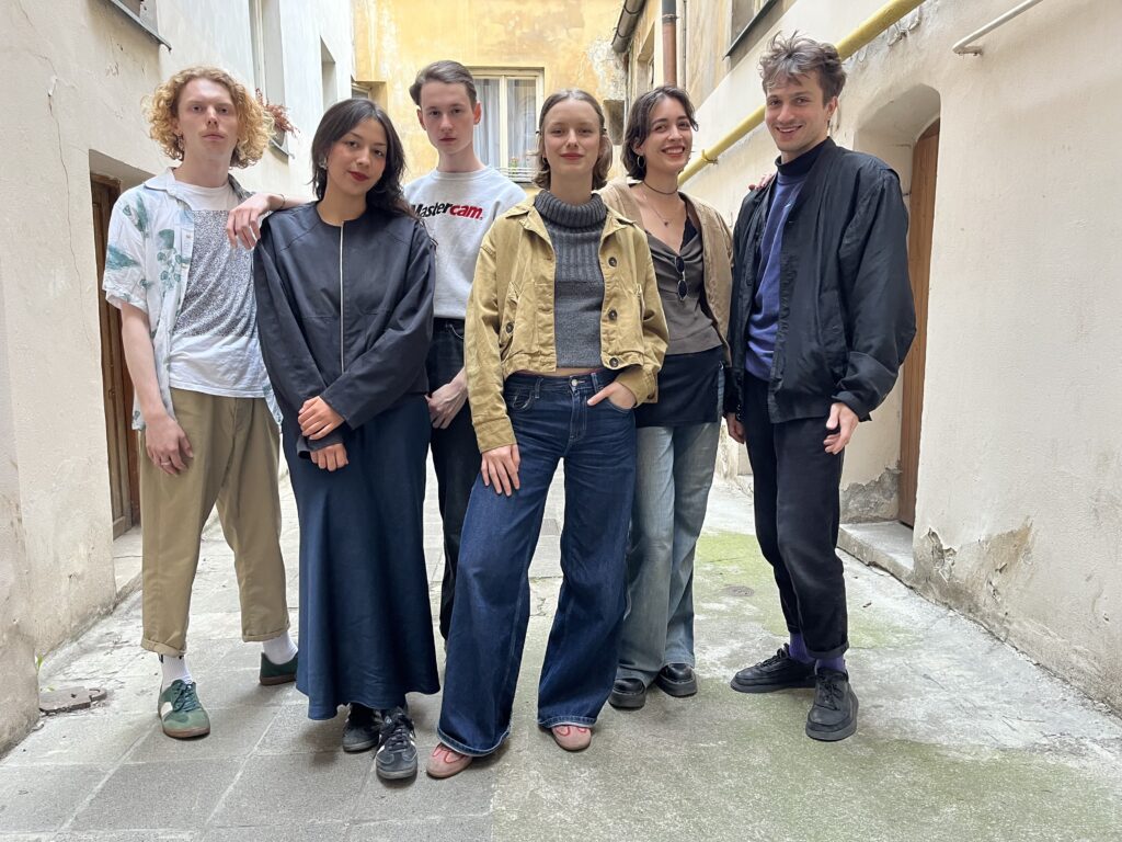 A studio Rubín uvede druhou premiéru v rámci projektu RubínLab. Inscenace Rychlík (do stanice Rapl) nabídne odvážný a provokativní pohled začínajících umělců na současnou kulturu a politiku