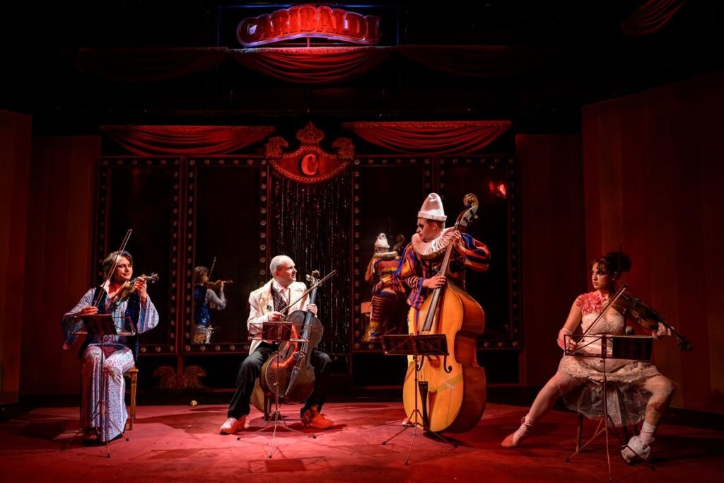 Komorní scéna Aréna zahájí sezonu hrou Thomase Bernharda Síla zvyku