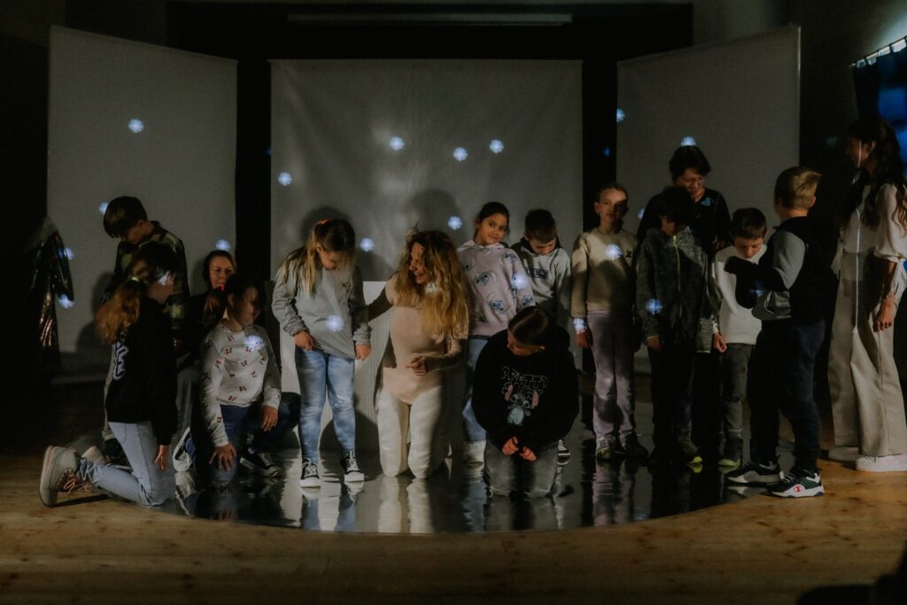 JivArt zve na umělecký večer do Kostela sv. Šimona a Judy. Performance „O kresbě, která ožila”, diskuse, sebepoznání