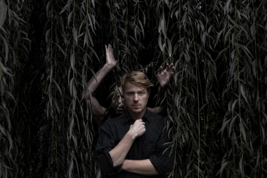 ProART Company představuje svou novou inscenaci TOPOL_OZVĚNY PTÁKŮ