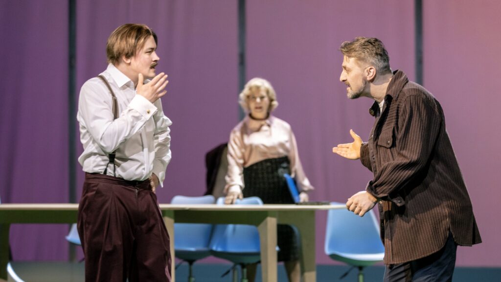 Východočeské divadlo Pardubice se loučí s komedií Kdo je tady ředitel?