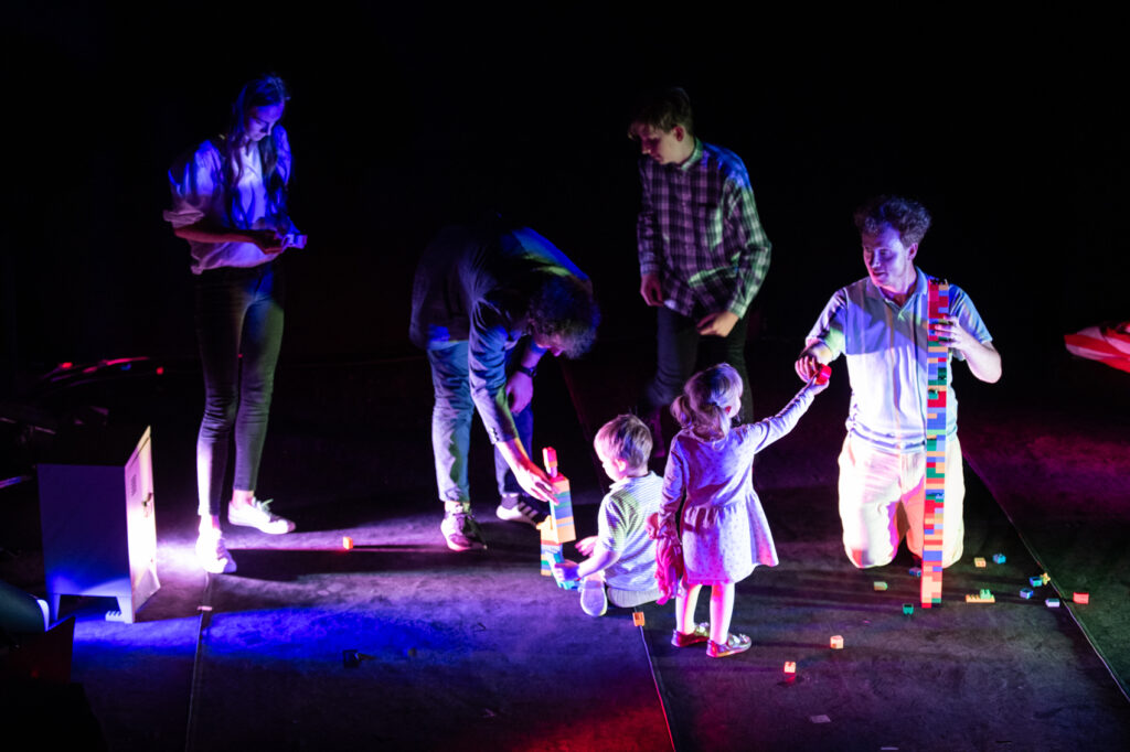 Pohádka pro děti, úleva pro rodiče: Spolek Ufftenživot uvádí premiéru Táta už nemůže!