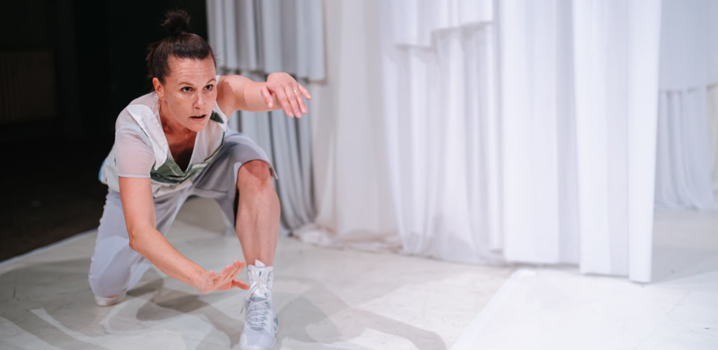 Kariéra vs. mateřství: brněnská premiéra performance Second Practice Martiny Hajdyla Lacové