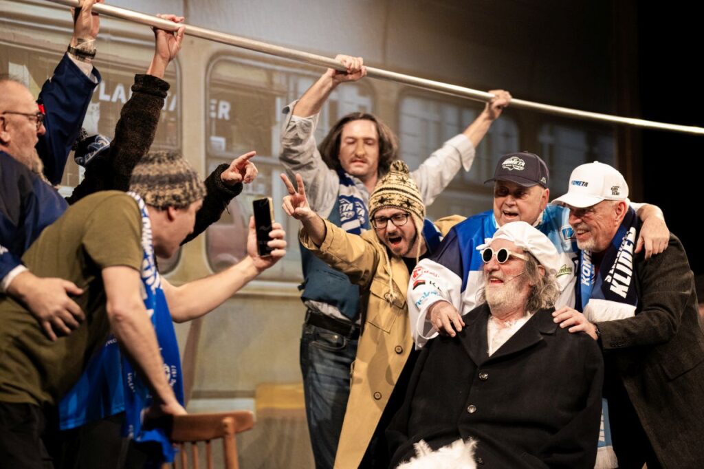 Autorský projekt Anděl v lihu je divadelní poctou Bolka Polívky jeho příteli a hereckému kolegovi Jiřímu Pechovi