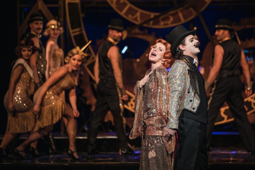 Východočeské divadlo Pardubice se loučí s muzikálovou adaptací Věci Makropulos