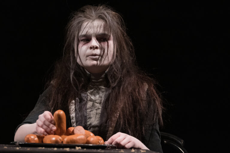 Polovinou měsíce dubna Brno roztočila spirála kreativity, umění a divadla v podobě Mezinárodního festivalu divadelních škol SETKÁNÍ/ENCOUNTER