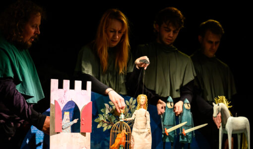 Novou inscenací loutkové scény Bajka Těšínského divadla je Pták Ohnivák a liška Ryška