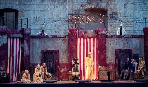 Komedie omylů otevřela shakespearovské léto. Veselé paničky slaví osmnáctiny a loučí se Zimní pohádka