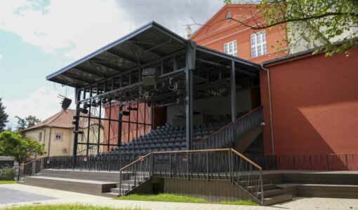 Městské divadlo Kladno má novou letní scénu. Provoz zahájí v září